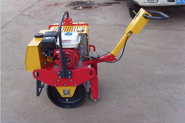 小型<a href='http://m.snail-fund.com' target='_blank'>壓路機</a> 小型<a href='http://m.snail-fund.com' target='_blank'>壓路機</a>