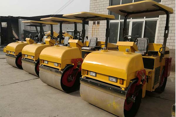 3噸<a href='http://m.snail-fund.com' target='_blank'>壓路機(jī)</a>