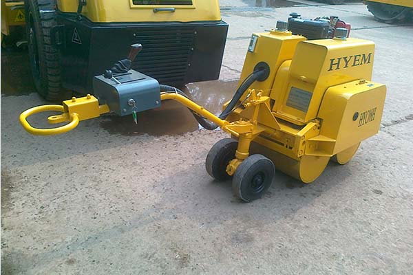 小型壓路機(jī)價格